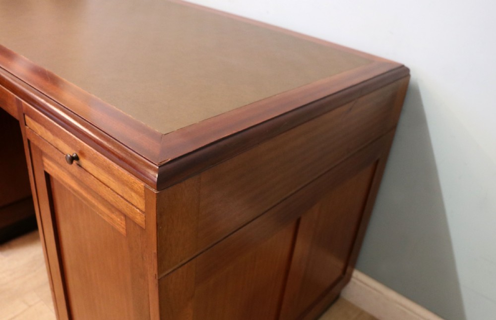 A superb quality stylish 20th century mahogany twin pedestal desk. View XIII