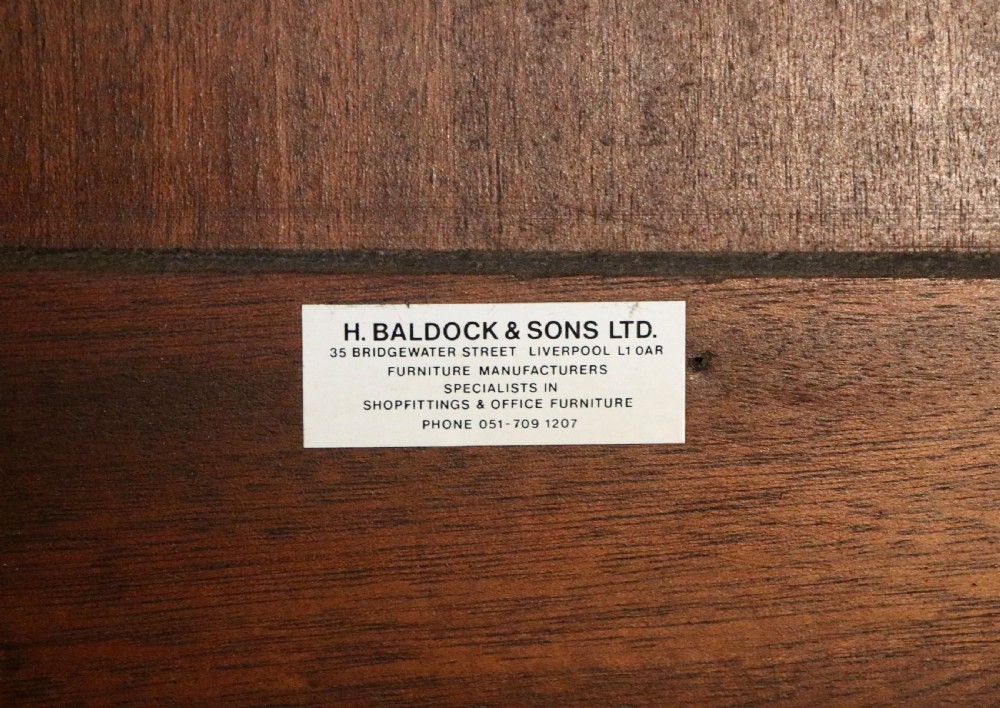 A superb quality stylish 20th century mahogany twin pedestal desk. View XIX
