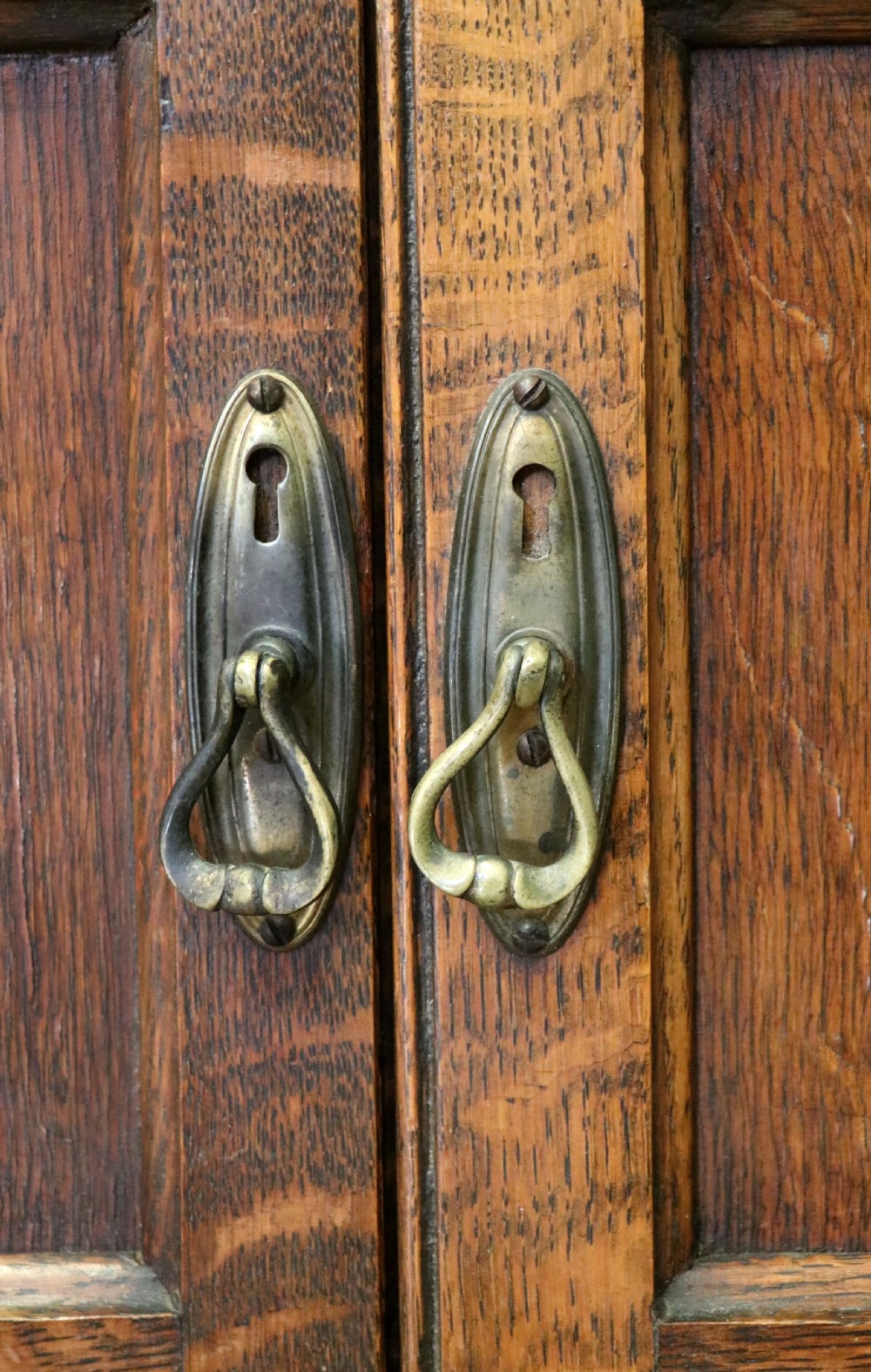A Edwardian oak combination chest and cupboard. View XXI
