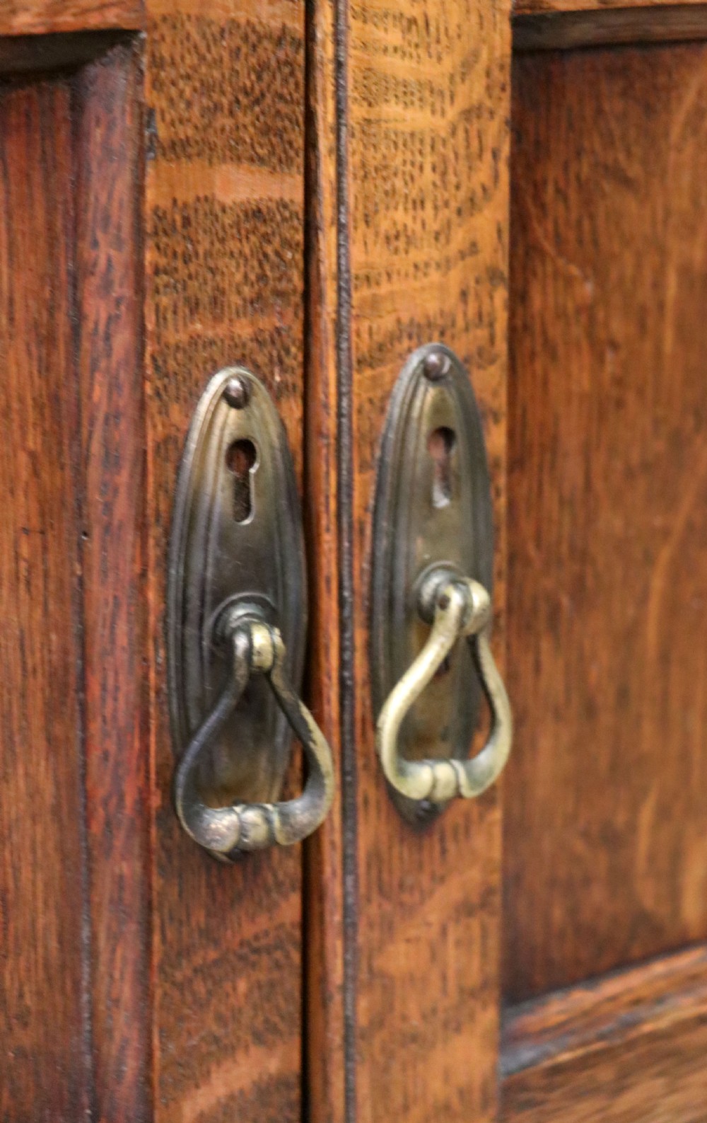 A Edwardian oak combination chest and cupboard. View XXIII