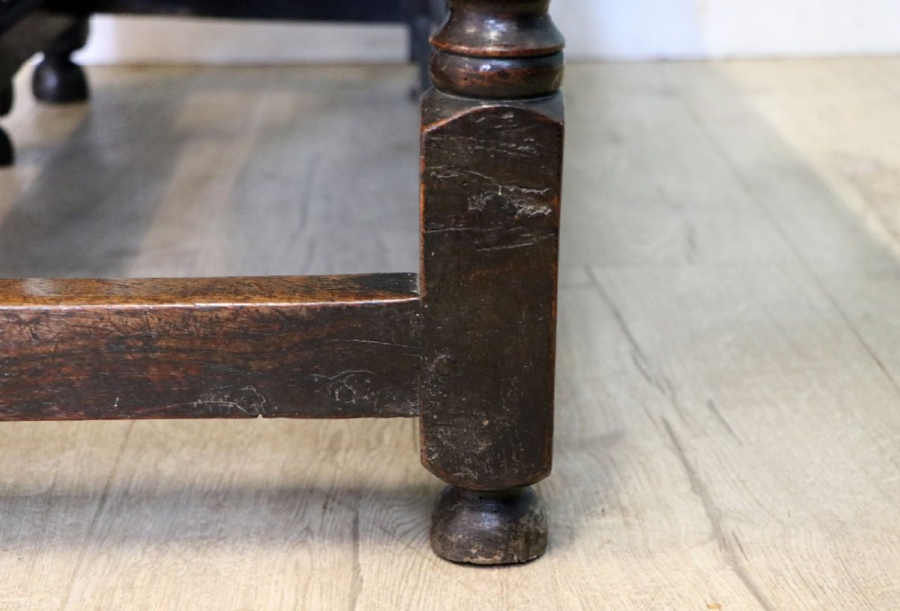 A lovely 18th century English oak drop leaf dining table. View XXI