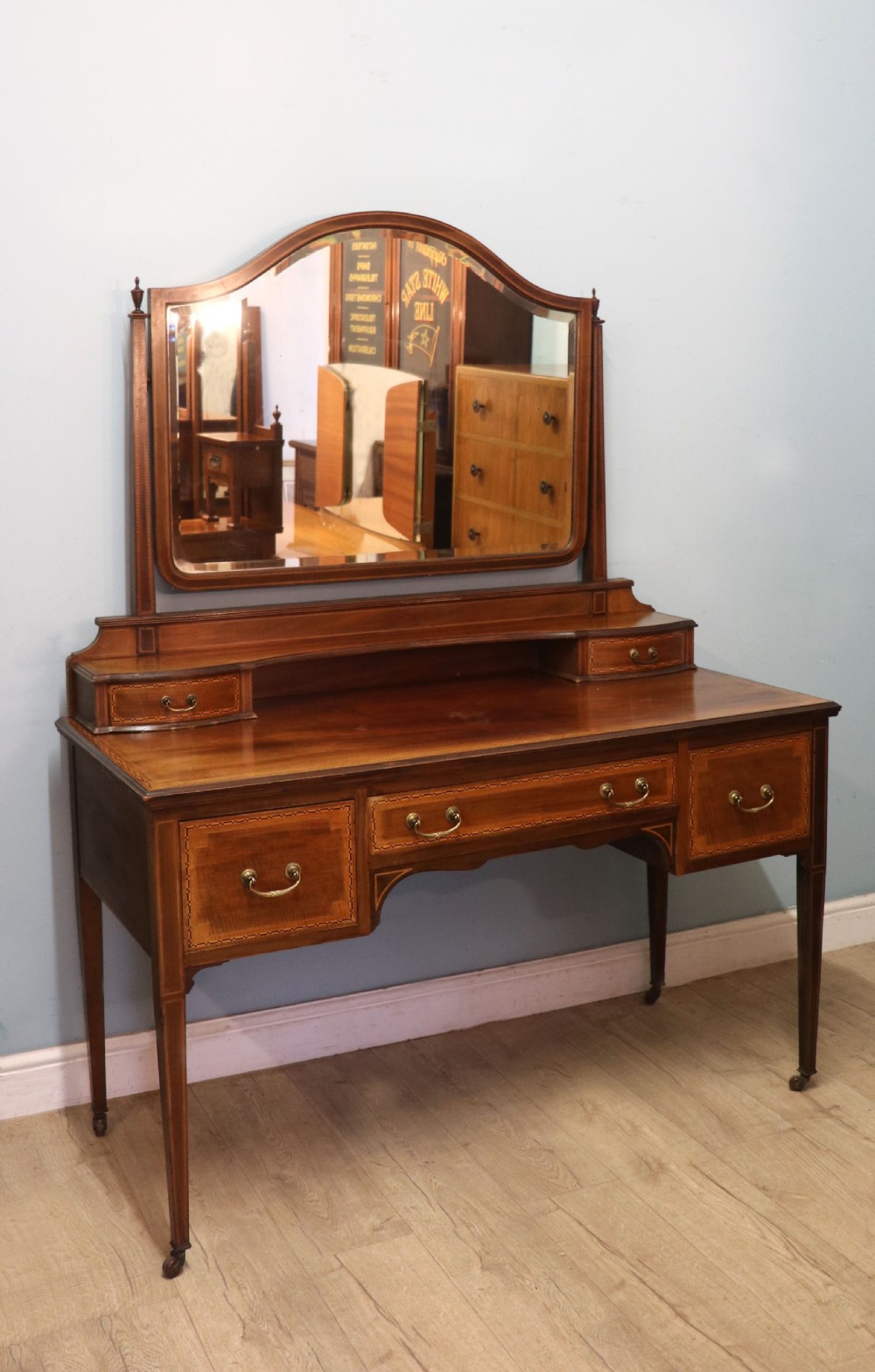 A fine quality Edwardian mahogany dressing table with inlaid decoration! View IV