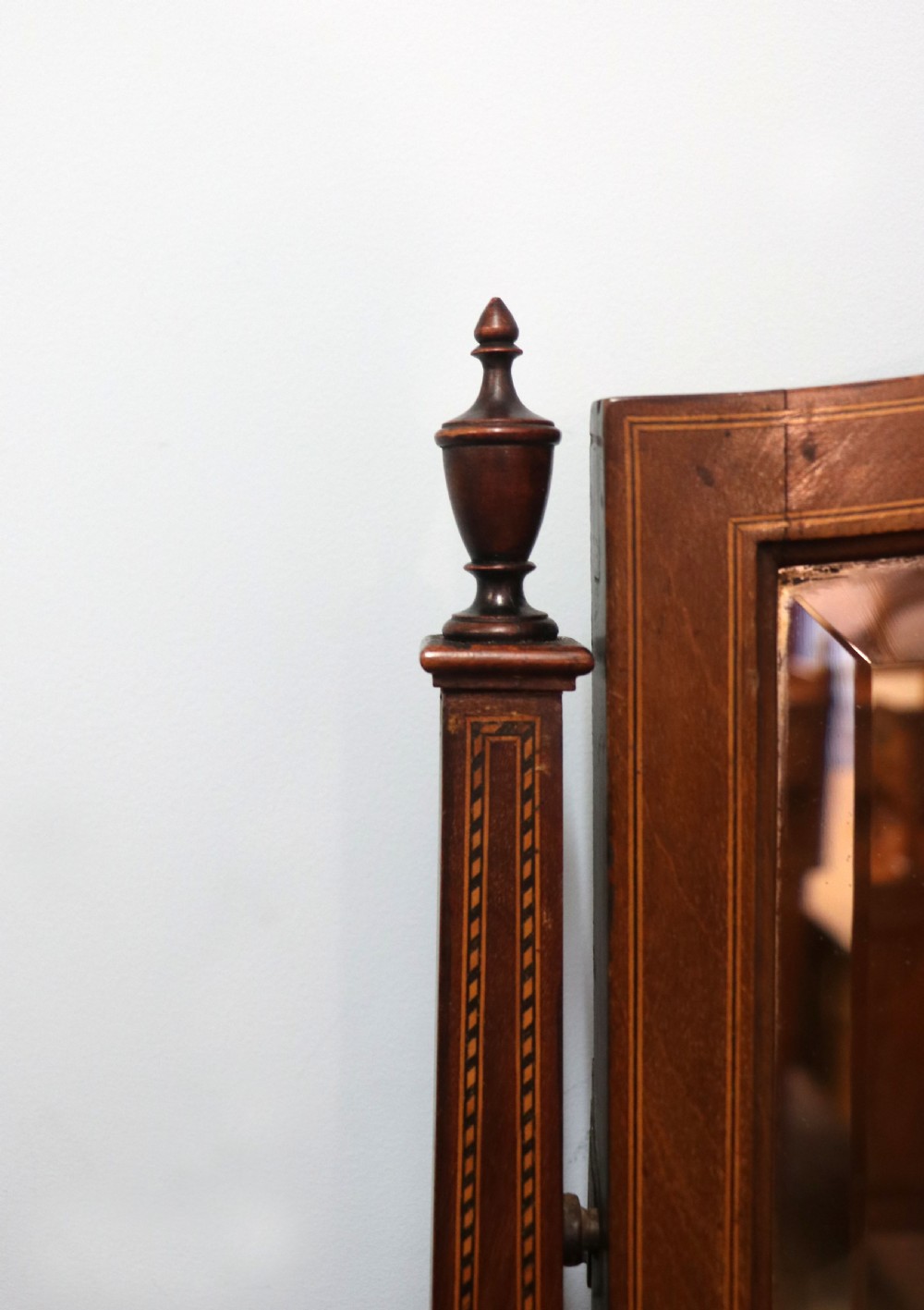 A fine quality Edwardian mahogany dressing table with inlaid decoration! View VII
