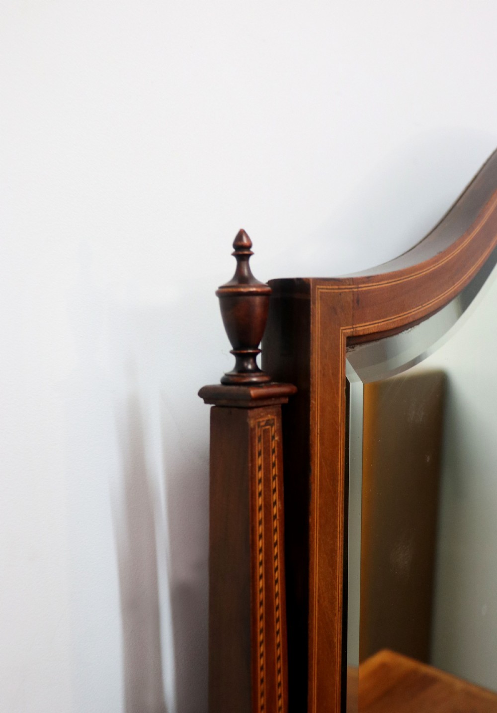 A fine quality Edwardian mahogany dressing table with inlaid decoration! View VIII