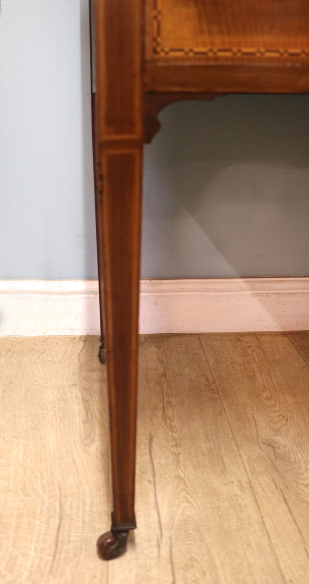 A fine quality Edwardian mahogany dressing table with inlaid decoration! View XXI
