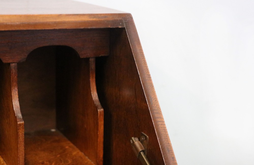 A really lovely & understated 1930s oak bureau. View XV