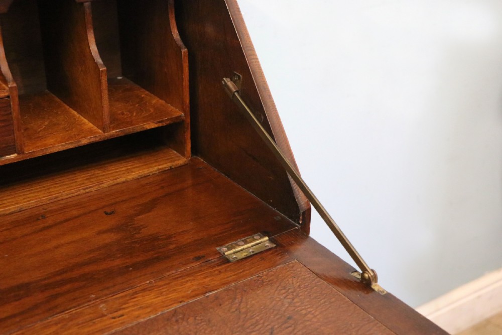 A really lovely & understated 1930s oak bureau. View XVII