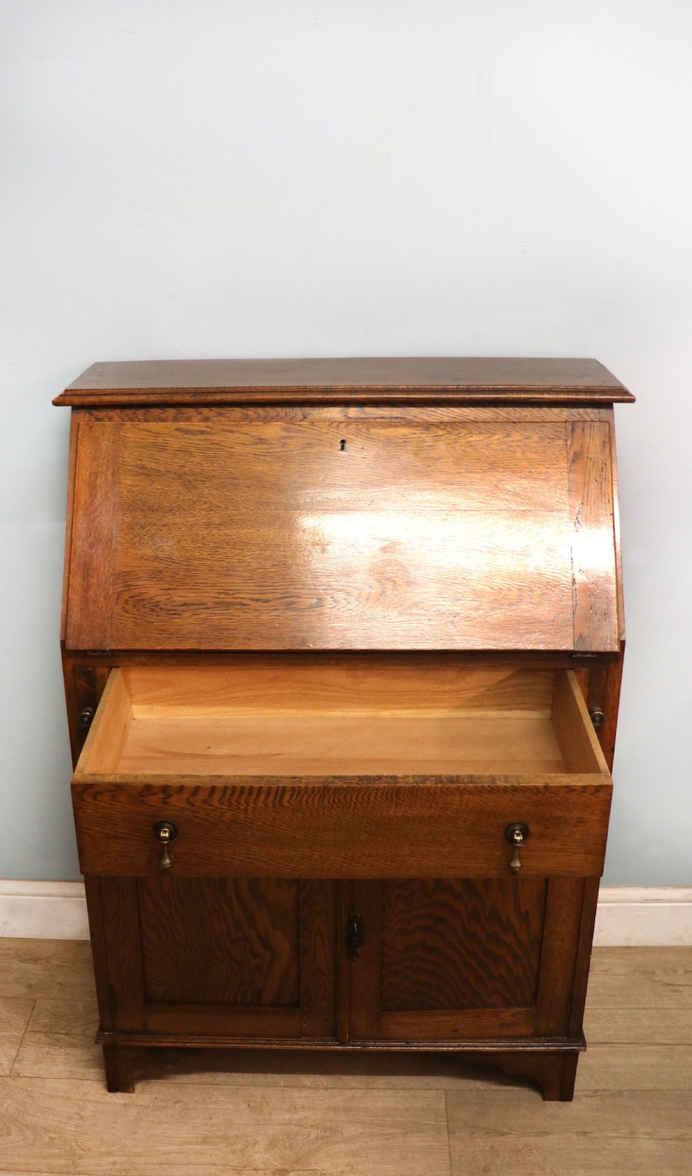 A late Victorian oak bureau in the Arts and Crafts style.  View VI