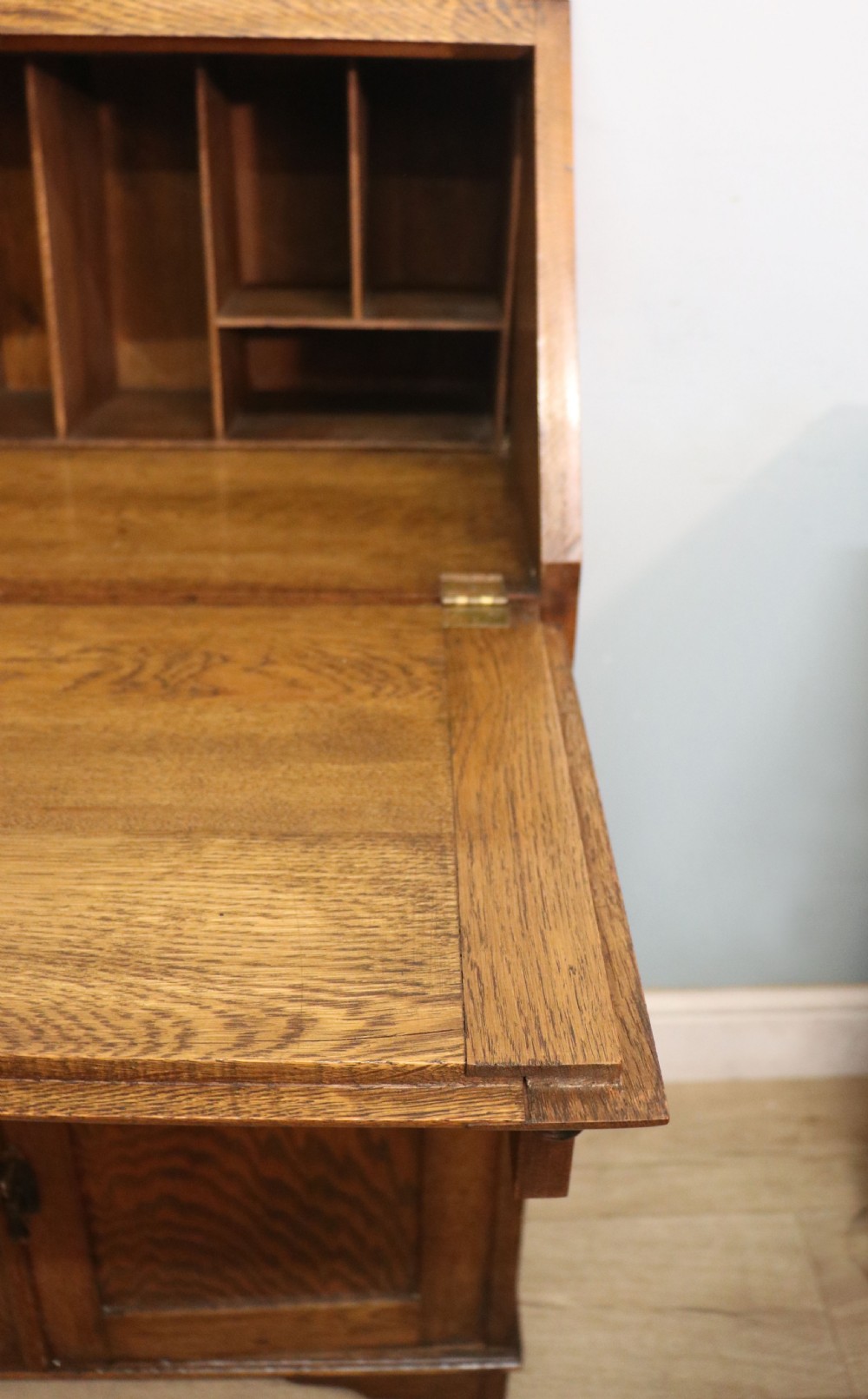 A late Victorian oak bureau in the Arts and Crafts style.  View XXII
