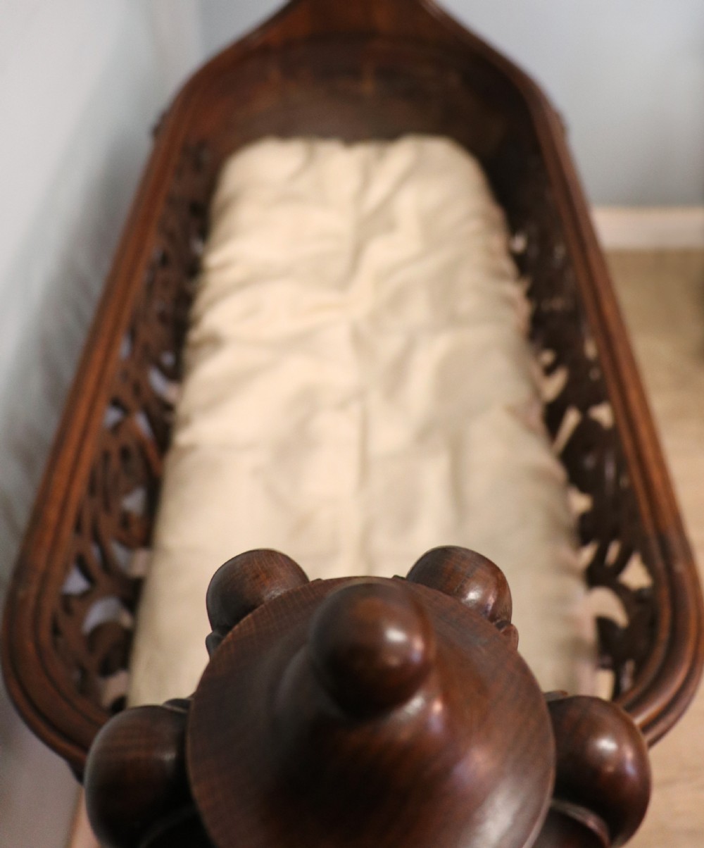 A lovely Victorian rocking baby’s crib with the finest elaborate pierced fretwork oak frame. View VI