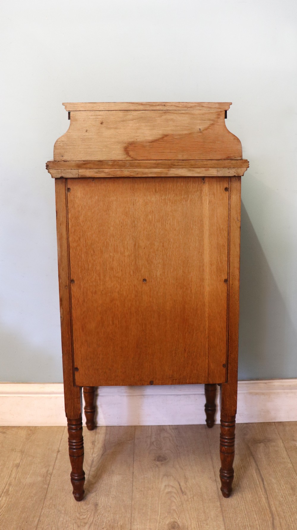 A lovely Shapland & Petter oak inlaid bedside cabinet. View VII