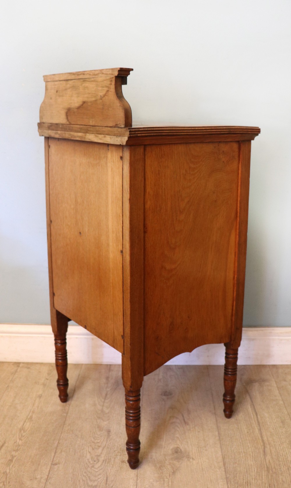 A lovely Shapland & Petter oak inlaid bedside cabinet. View IX