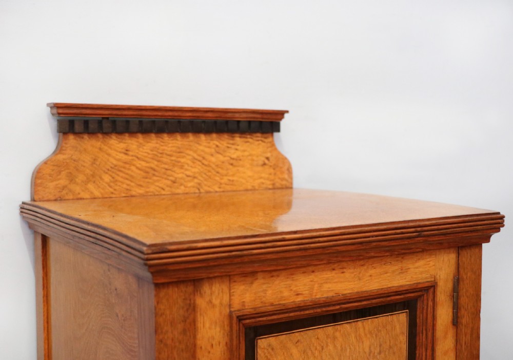 A lovely Shapland & Petter oak inlaid bedside cabinet. View XVI