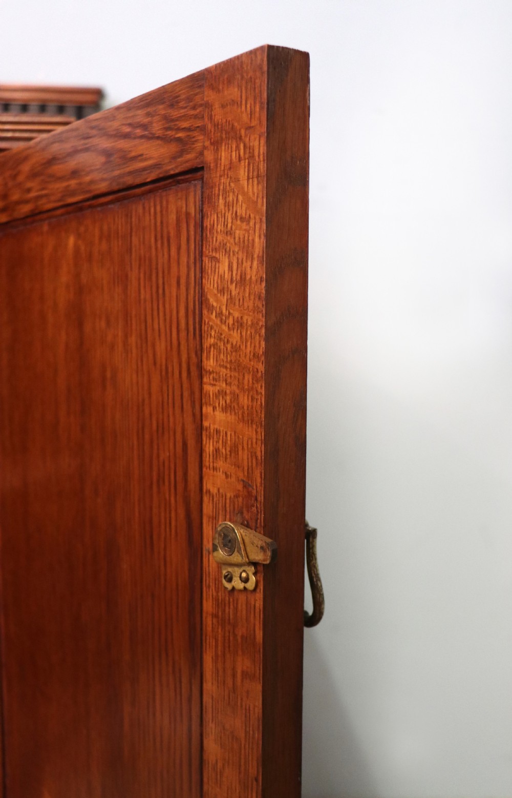A lovely Shapland & Petter oak inlaid bedside cabinet. View XXII