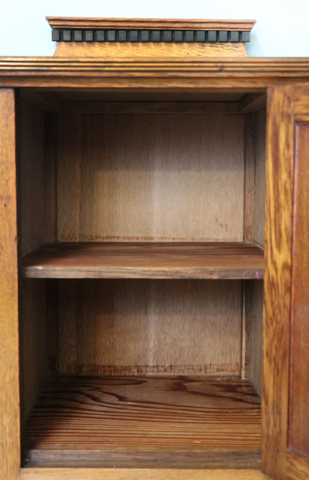 A lovely Shapland & Petter oak inlaid bedside cabinet. View XXV