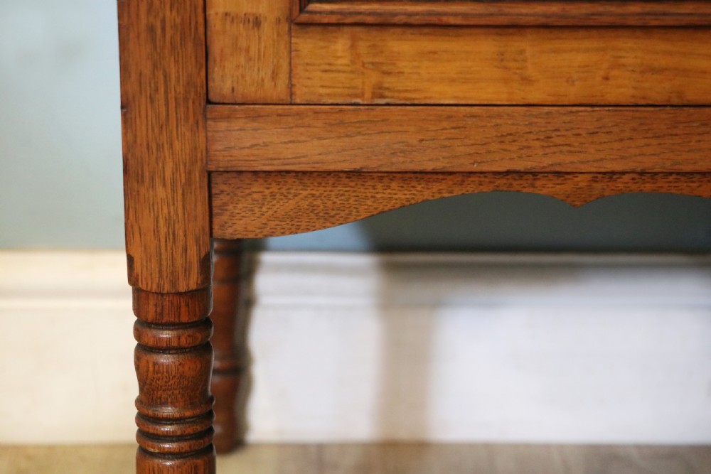 A lovely Shapland & Petter oak inlaid bedside cabinet. View XXVI