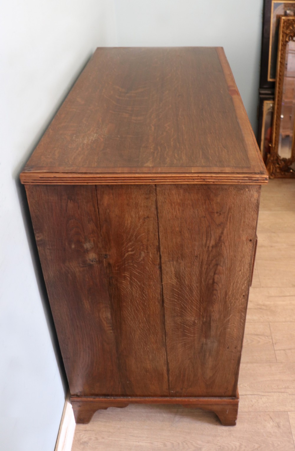 A lovely understated George III oak and mahogany crossbanded chest of drawers.  View IV