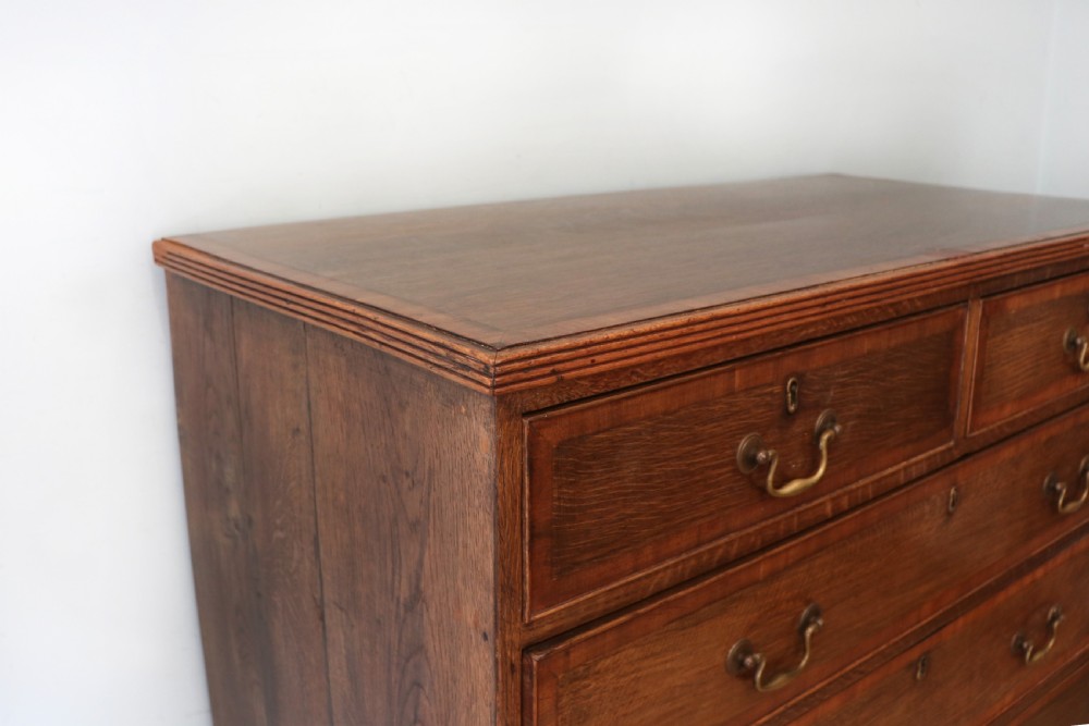 A lovely understated George III oak and mahogany crossbanded chest of drawers.  View VI