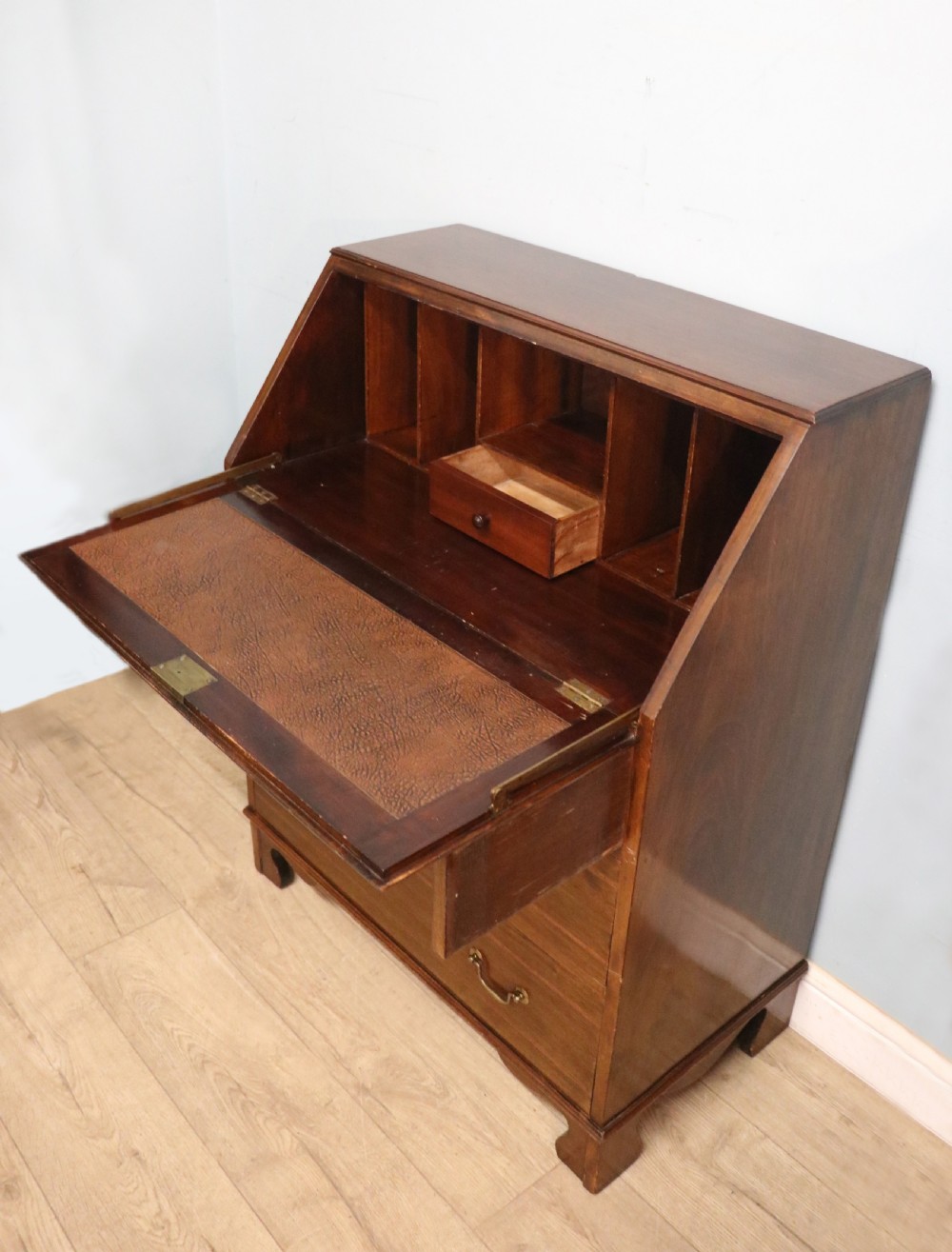 A lovely Edwardian bureau in the Sheraton revival style!  View VI