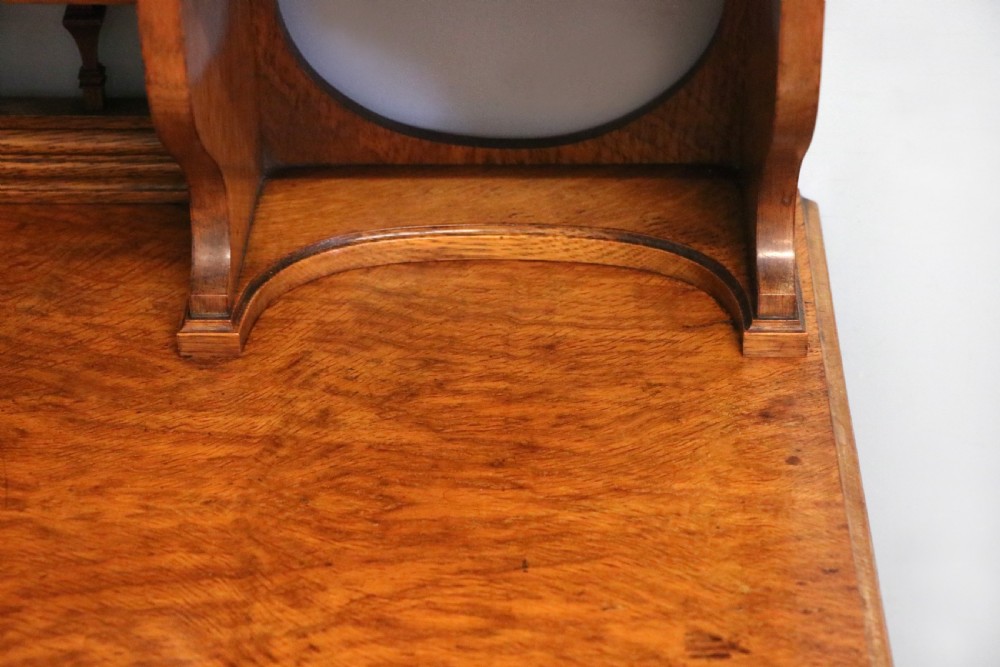  A very high-quality Shapland & Petter late 19th century American walnut dressing table. View XI