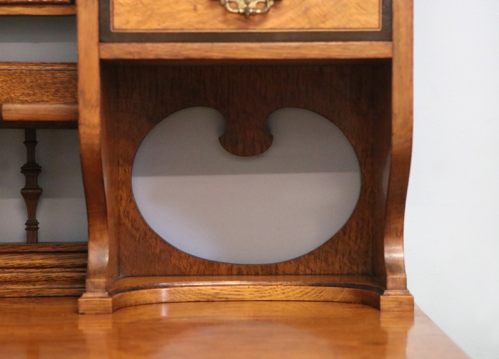  A very high-quality Shapland & Petter late 19th century American walnut dressing table. View XIV