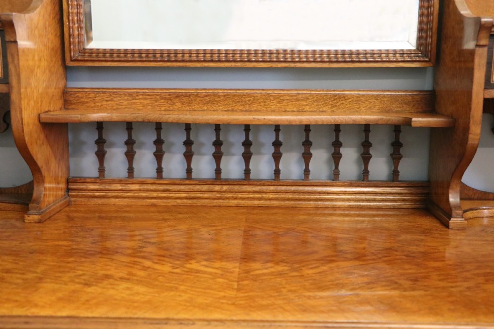  A very high-quality Shapland & Petter late 19th century American walnut dressing table. View XVI