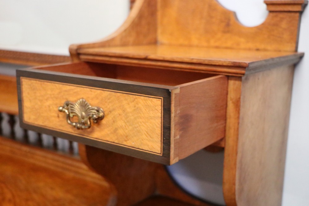  A very high-quality Shapland & Petter late 19th century American walnut dressing table. View XVII