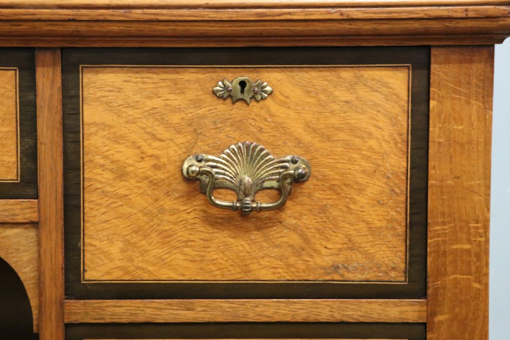  A very high-quality Shapland & Petter late 19th century American walnut dressing table. View XXIV
