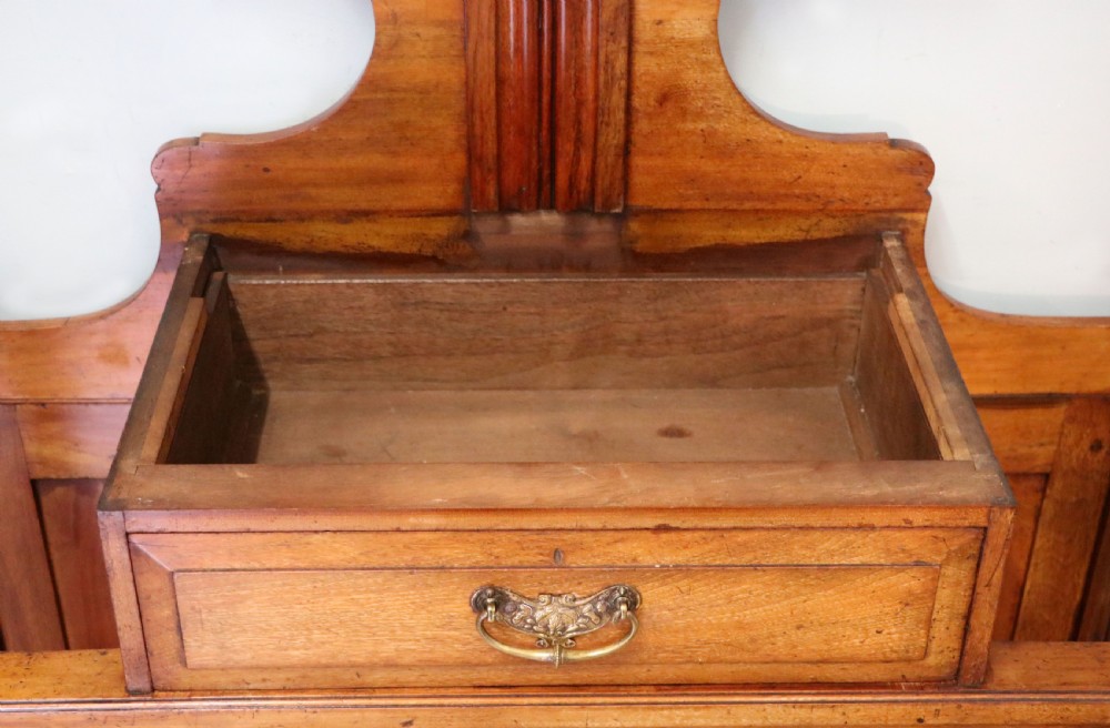 A late Victorian American walnut hallstand. View XXIV