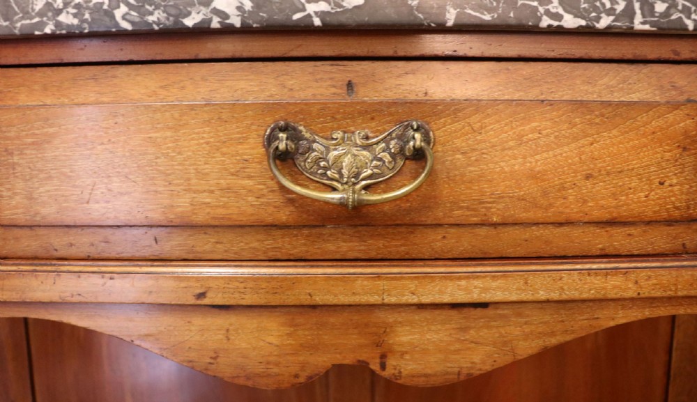 A late Victorian American walnut hallstand. View XXVII