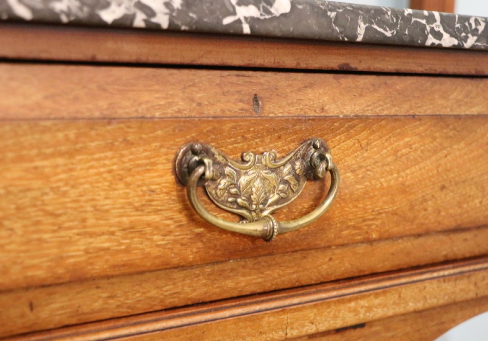 A late Victorian American walnut hallstand. View XXIX