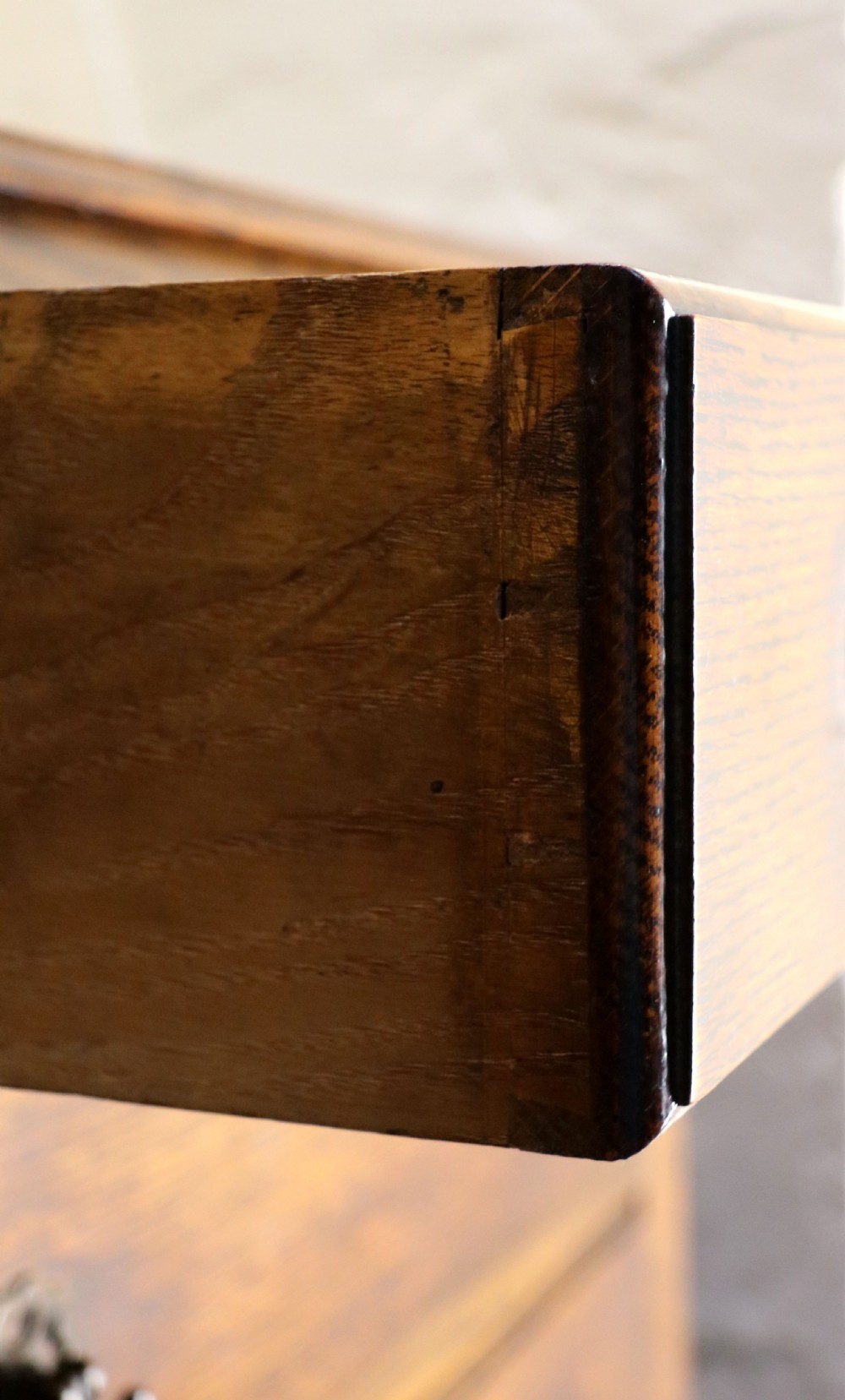 Oak side Quality British oak! A very useful Jacobean revival oak chest of drawers. View VIII