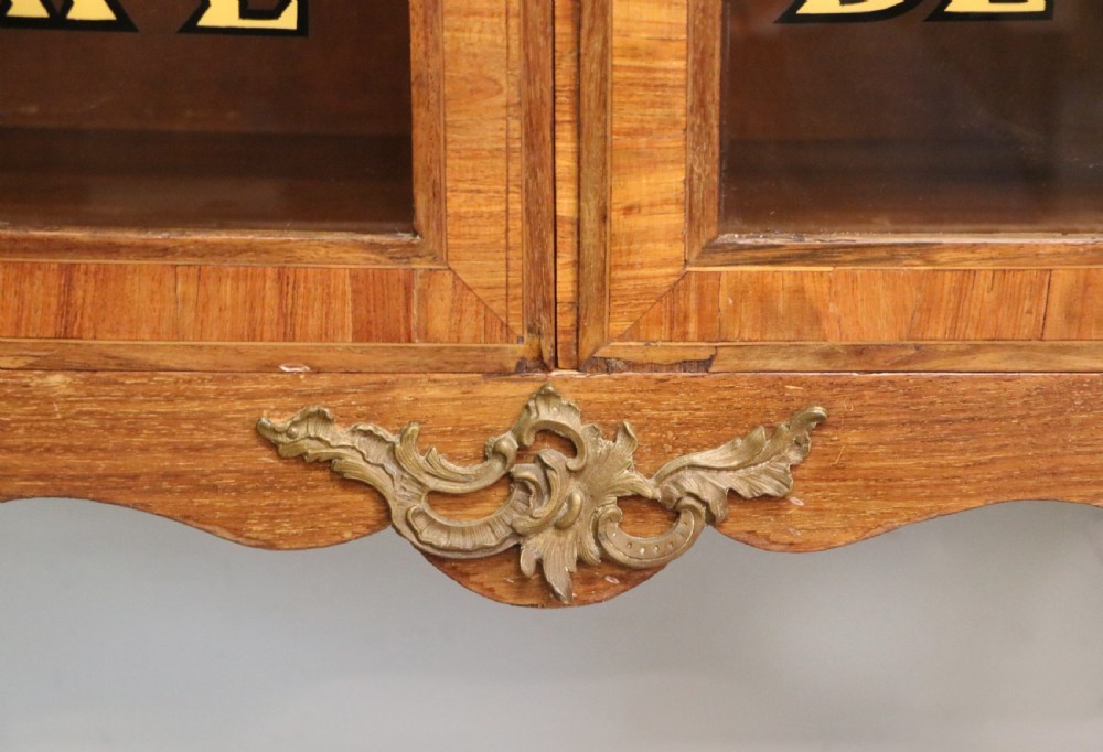 An early 20th-century French wooden display cabinet featuring a marble top, cabriole legs, gilt bronze mounts, and glass doors with hand-painted Chateauneuf-du-Pape lettering. View XXVI