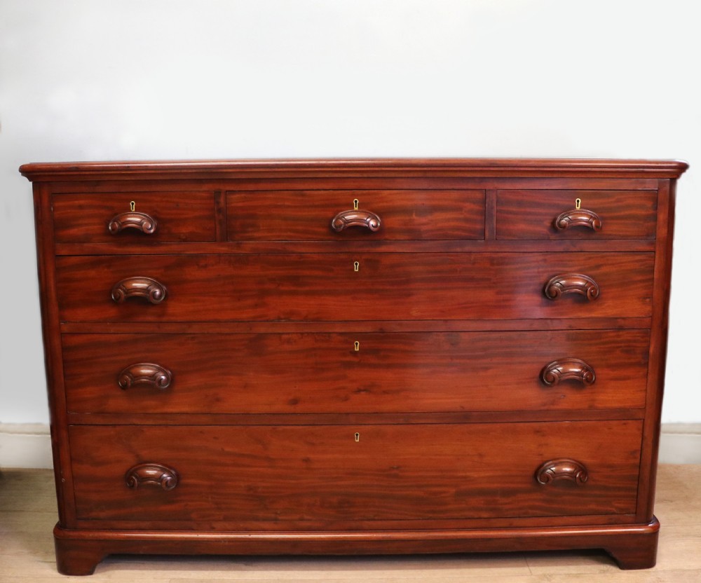 A quality superb Victorian mahogany chest of drawers. 