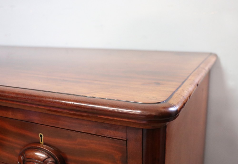 A quality superb Victorian mahogany chest of drawers.  View VIII