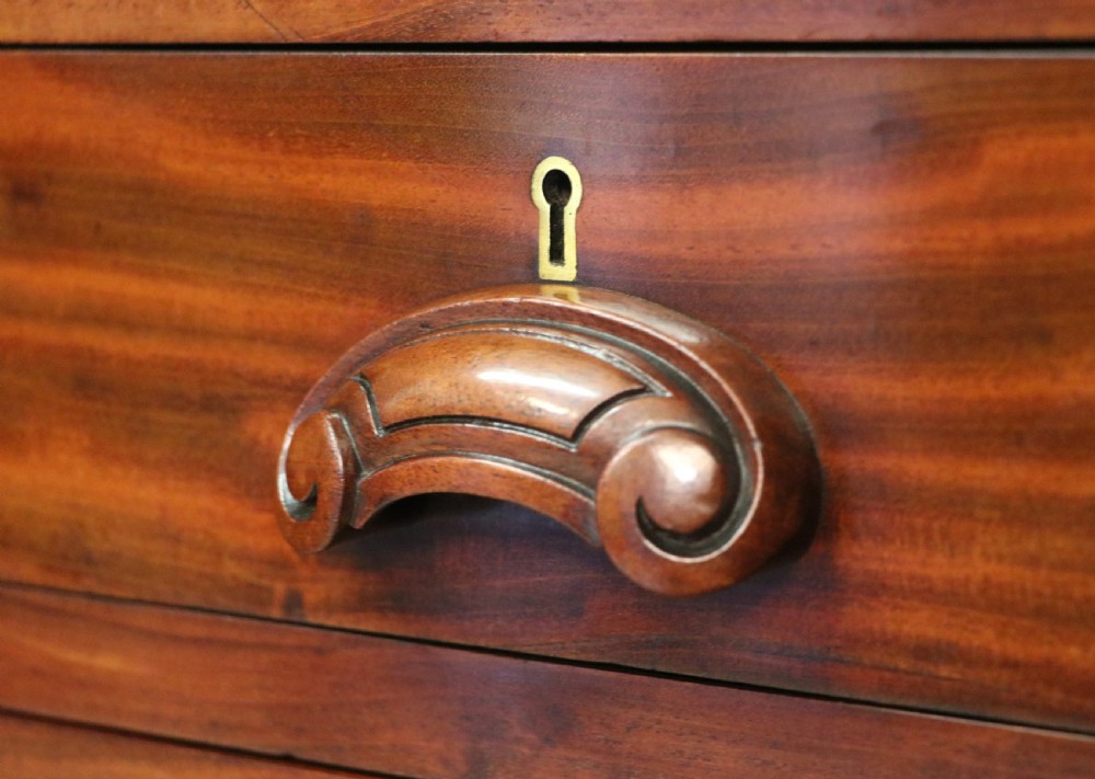 A quality superb Victorian mahogany chest of drawers.  View XIII