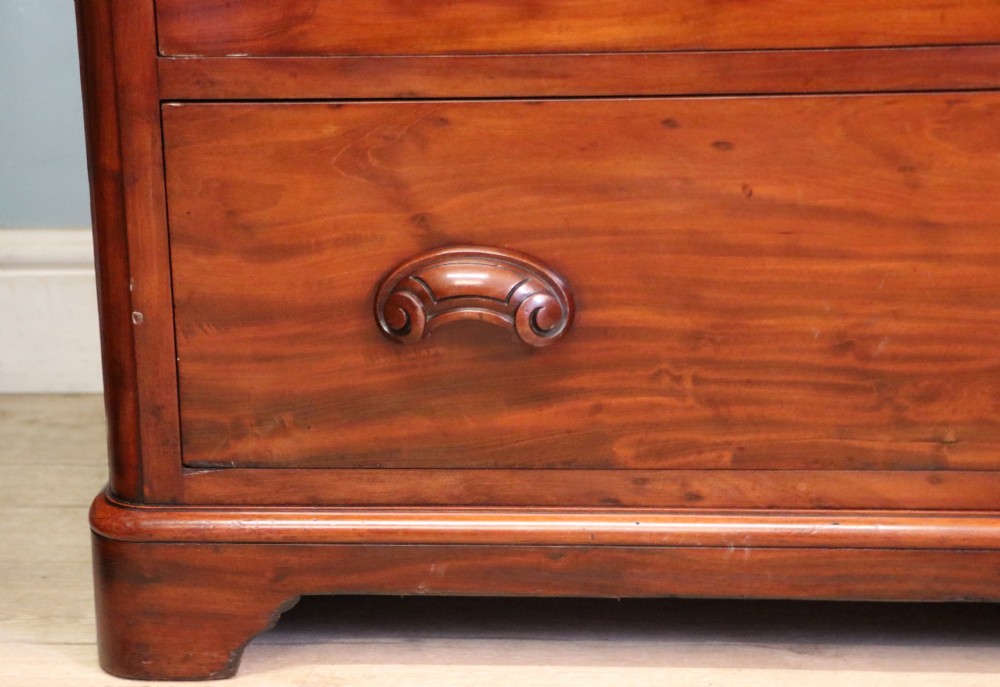 A quality superb Victorian mahogany chest of drawers.  View XXVI