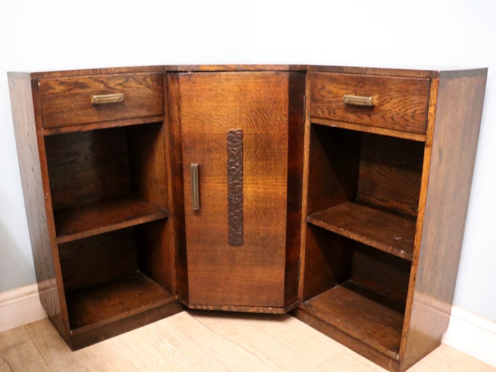 A lovely unusual oak corner bookcase dating to the 1920/30s.  View II