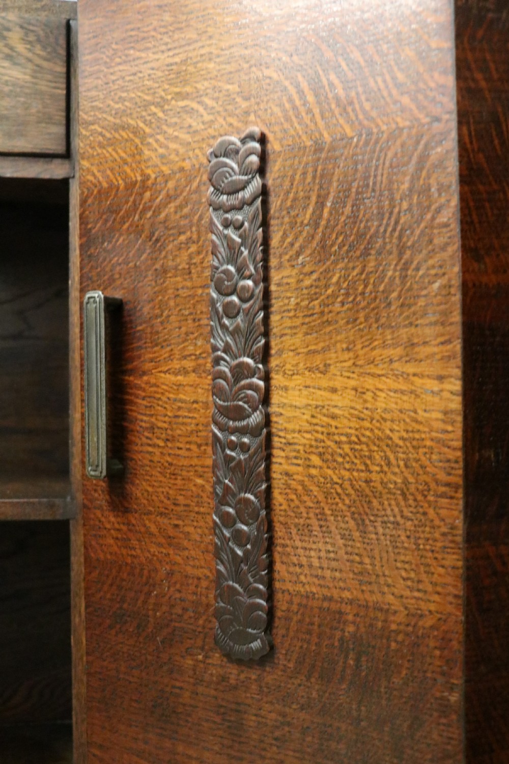 A lovely unusual oak corner bookcase dating to the 1920/30s.  View XIV