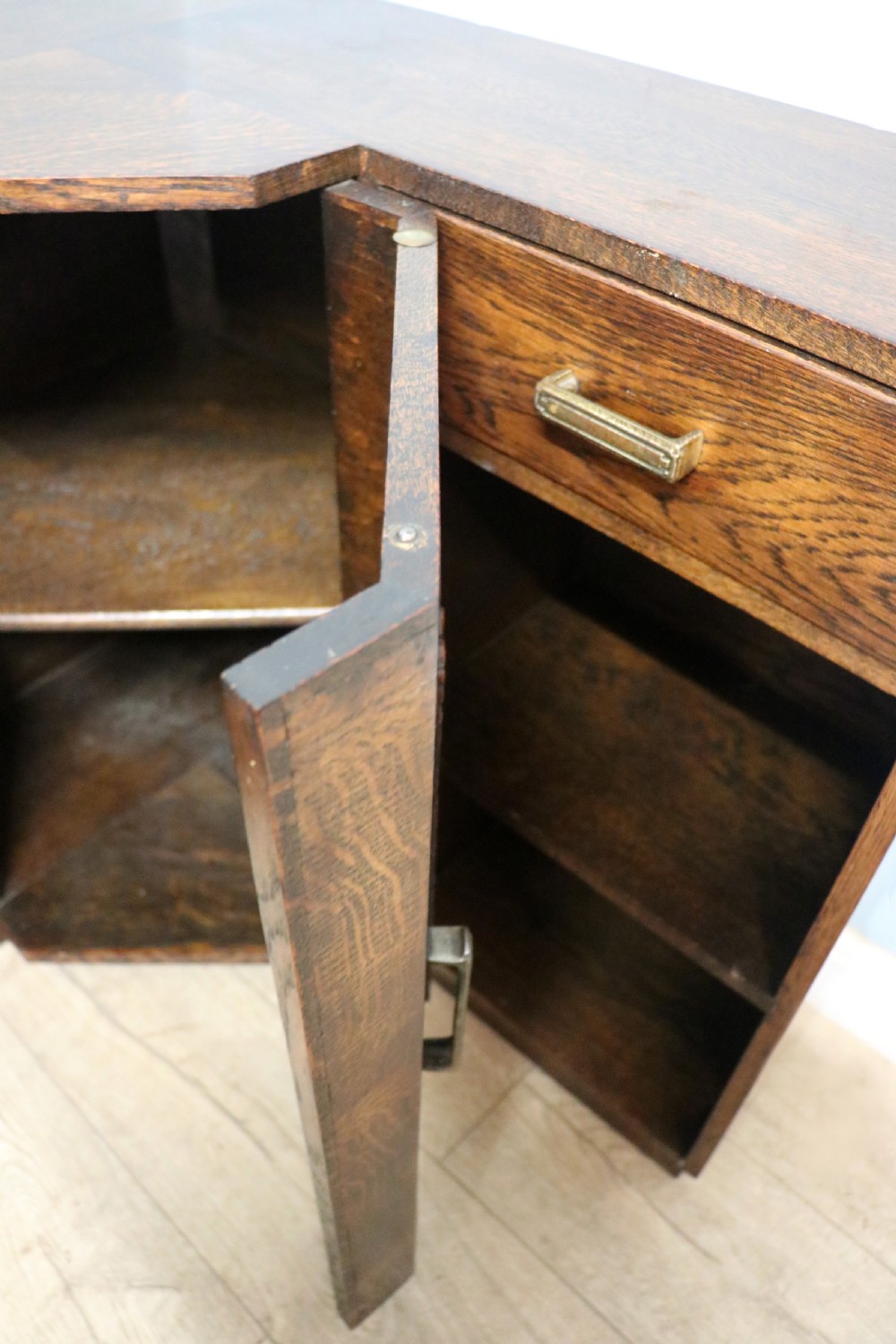 A lovely unusual oak corner bookcase dating to the 1920/30s.  View XVI