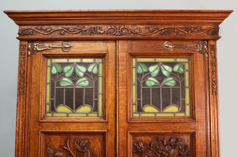 A truly wonderful late 19th century ‘one off’ craftsman built light oak wardrobe.  View IV