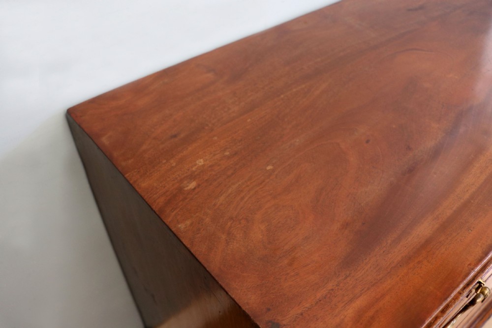 A lovely George III mahogany bachelors’ chest. View XI