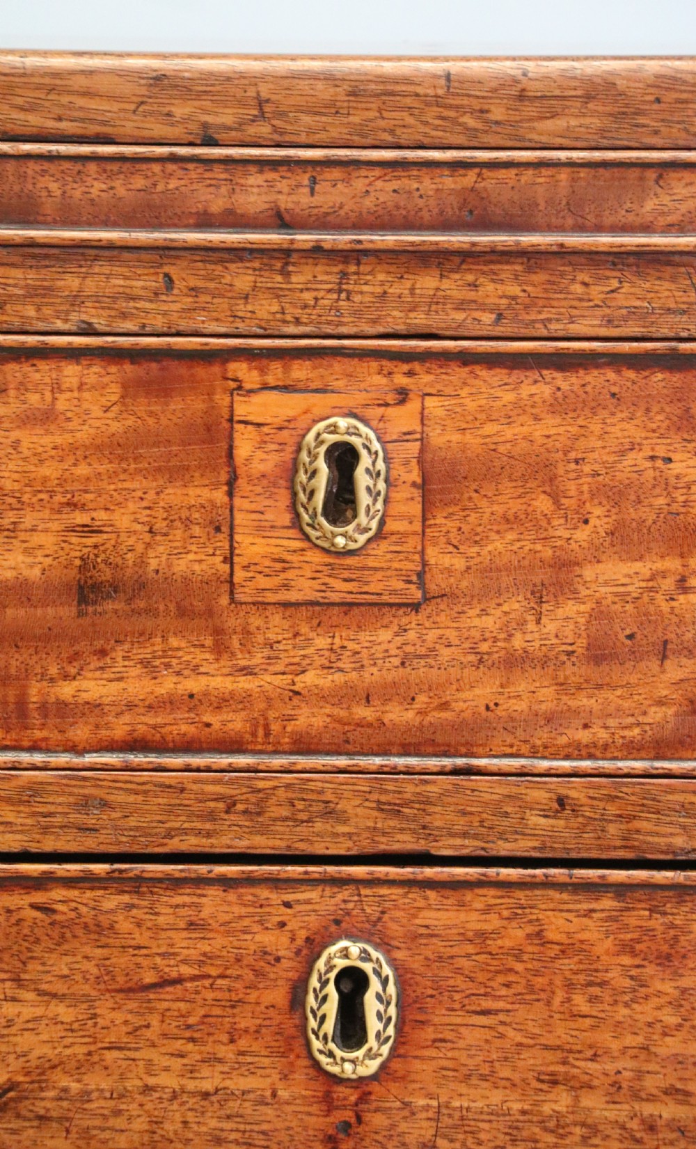 A lovely George III mahogany bachelors’ chest. View XIV