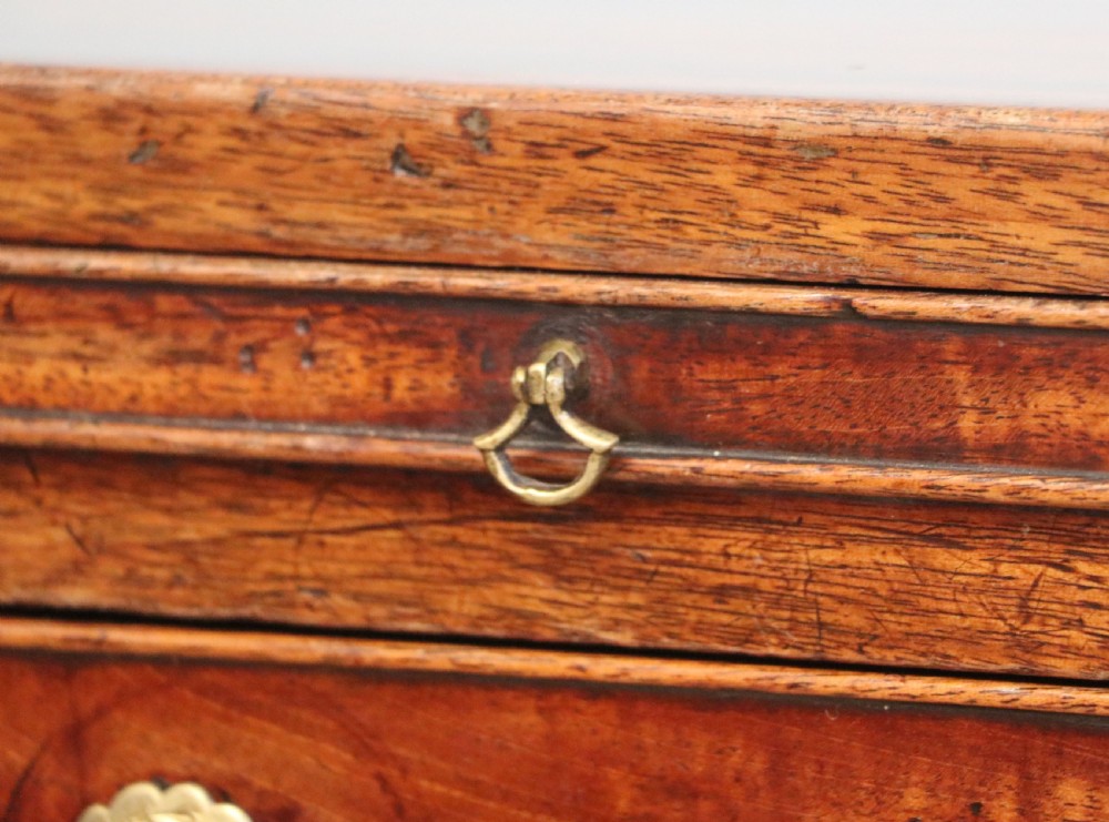 A lovely George III mahogany bachelors’ chest. View XVI