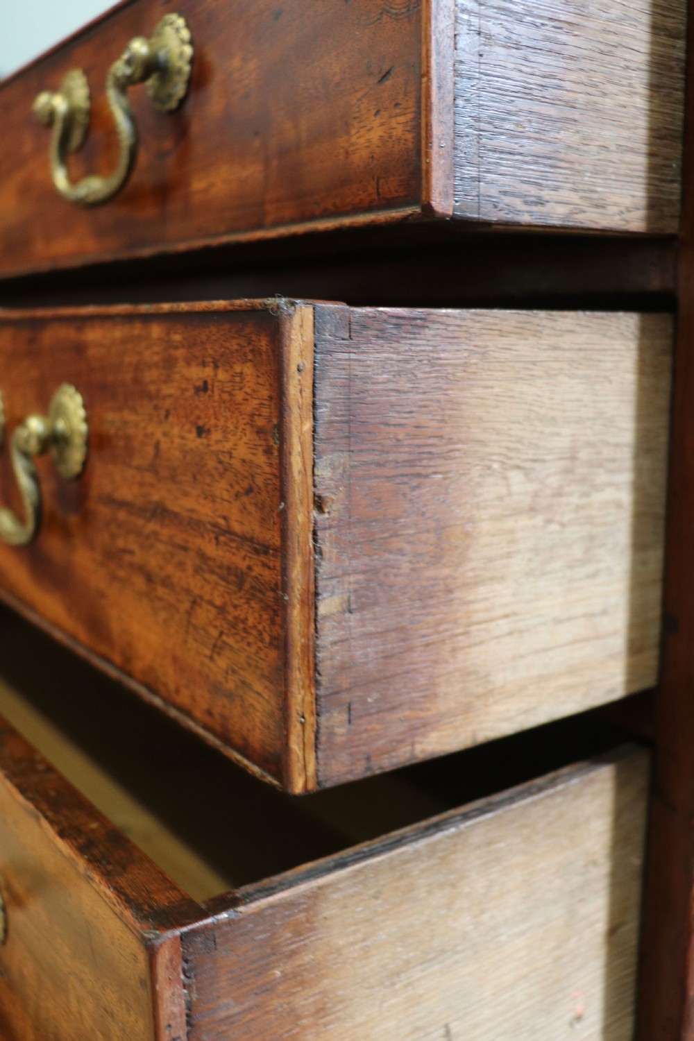 A lovely George III mahogany bachelors’ chest. View XX
