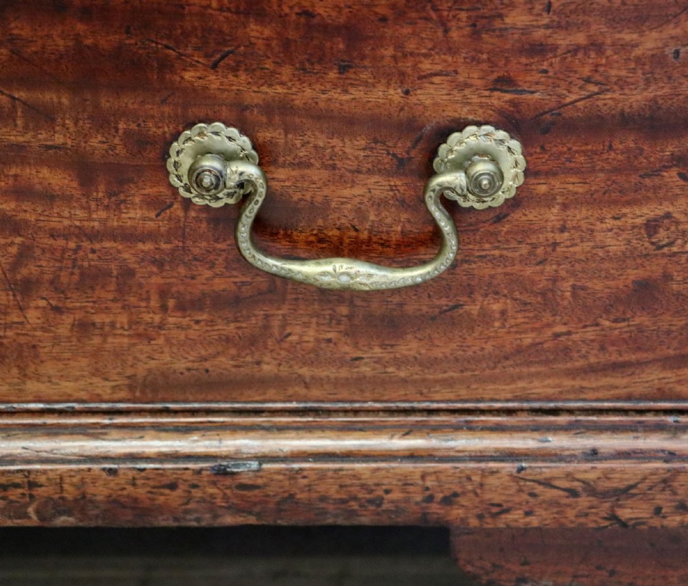 A lovely George III mahogany bachelors’ chest. View XXIII