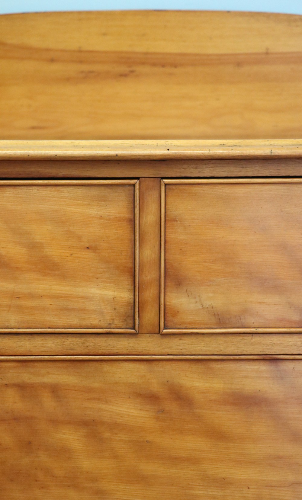 A Victorian satin birch chest of drawers featuring a shaped gallery backboard, two short over two long drawers with turned knobs, resting on a plinth base. View XVI