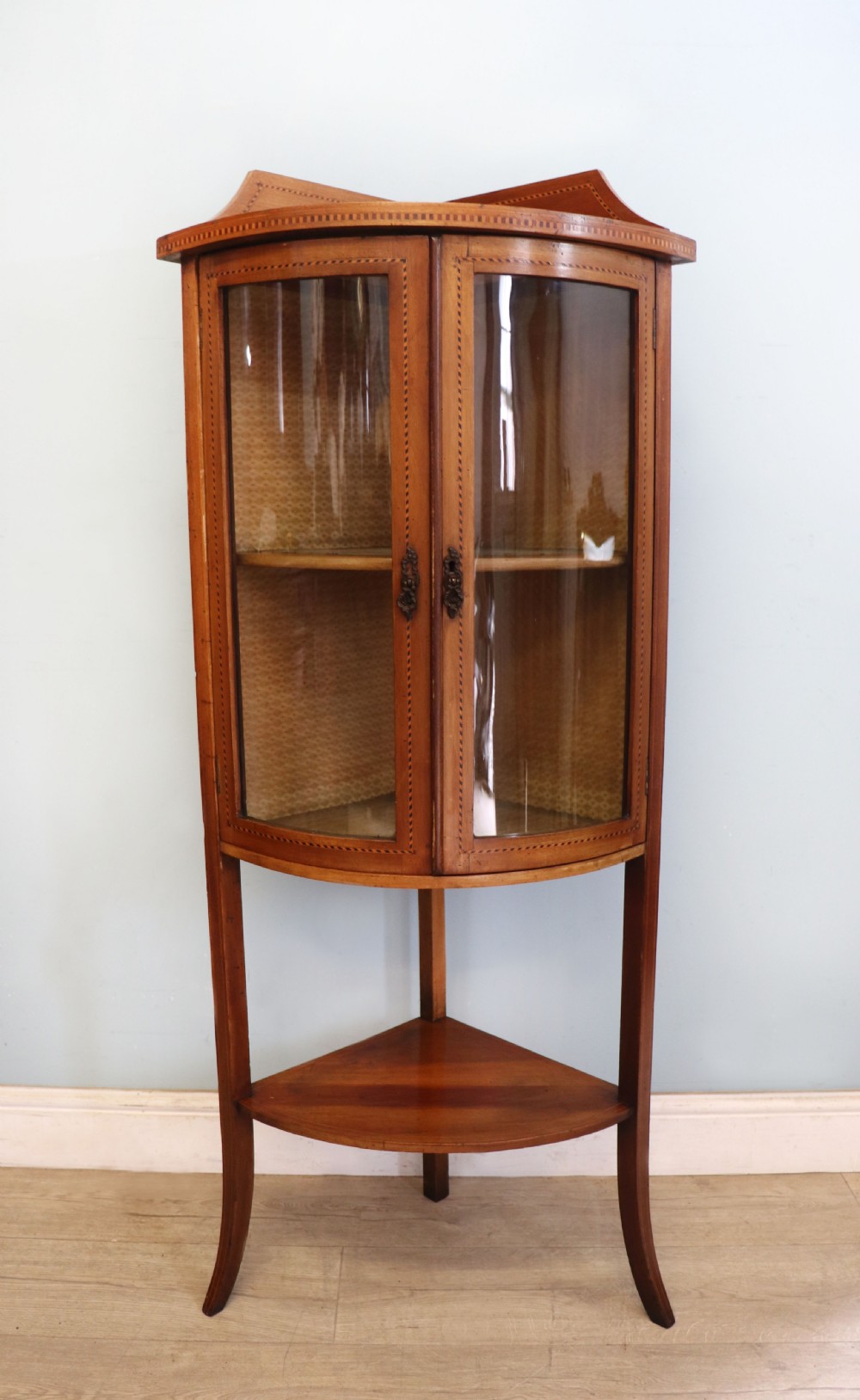  A lovely small Edwardian mahogany and inlaid corner display cabinet. 