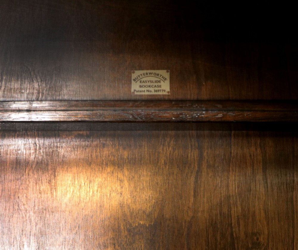 A quality barristers style bookcase dating to the early 20th century.  View VIII