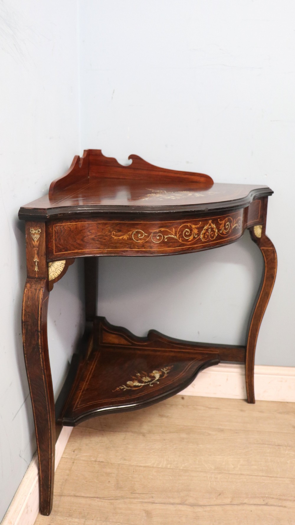 An early twentieth-century Sheraton Revival mahogany corner table featuring elaborate floral marquetry inlay, curved legs, and an undertier shelf. View III